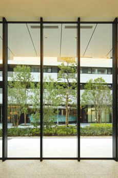 コンフォリア新宿イーストサイドタワー 