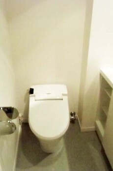 コンフォリア日本橋人形町イースト 【8号室】