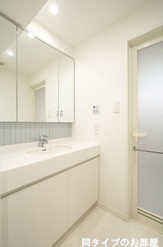 コンフォリア日本橋人形町イースト 【8号室】