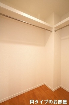 コンフォリア日本橋人形町イースト 【8号室】ウォークインクローゼット