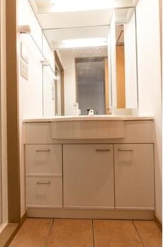 フォーフロント 