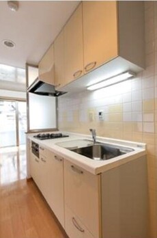 フォーフロント 