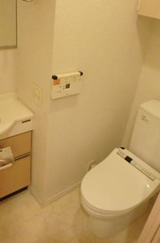 ドゥーエ新富町 
