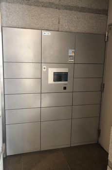 コンフォリア日本橋人形町イースト 宅配BOX...荷物が届いているとオートロックを開錠する時にポーンと音で知らせてくれます