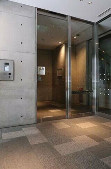 表参道ヒルズゼルコバテラス 