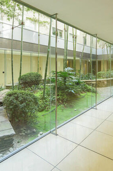 Ｏｍｏｔｅｓａｎｄｏ　Ｃｏｕｒｔ 