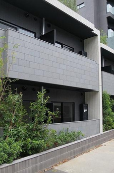 ＭＡＬＵＬＡＮＩ　南青山 