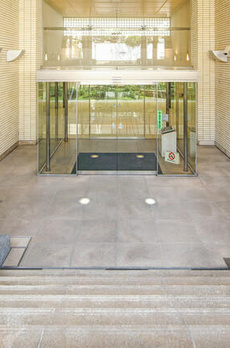 Ｏｍｏｔｅｓａｎｄｏ　Ｃｏｕｒｔ 
