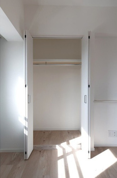 ＯＮＥ ＲＯＯＦ ＦＬＡＴ ＴＯＧＯＳＨＩ 