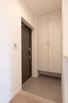 ＯＮＥ ＲＯＯＦ ＦＬＡＴ ＴＯＧＯＳＨＩ 