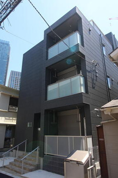 Ｅｓｔｅｒｌａ　Ｒｏｐｐｏｎｇｉ 