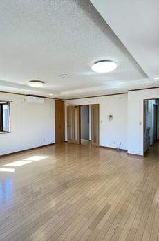 西保木間（ガレージ付き）貸家 
