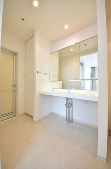 ＨＵＮＤＲＥＤ　ＳＴＡＹ　ＲＥＳＩＤＥＮＣＥ 