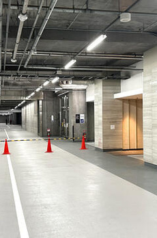 ＨＡＲＵＭＩ　ＦＬＡＧ　ＰＡＲＫ　ＶＩＬＬＡＧＥ　Ｃ棟ハイルーフ駐車有 