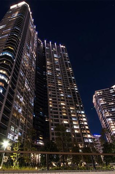 ＳＫＹＺ　ＴＯＷＥＲ　＆　ＧＡＲＤＥＮ 