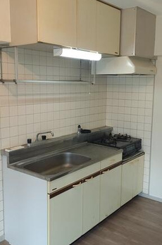 シャレーコート三田　東南公園側　専用ポーチ付 