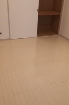 シャレーコート三田　東南公園側　専用ポーチ付 