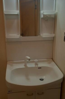 シャレーコート三田　東南公園側　専用ポーチ付 