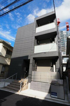 Ｅｓｔｅｒｌａ　Ｒｏｐｐｏｎｇｉ 