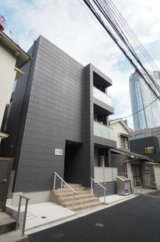 Ｅｓｔｅｒｌａ　Ｒｏｐｐｏｎｇｉ 