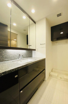 Ｂｒｉｌｌｉａ　ＴＨＥ　ＴＯＷＥＲ　ＴＯＫＹＯ　ＹＡＥＳＵ　ＡＶＥＮＵ 