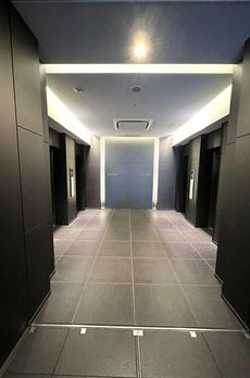 ＴＨＥ　ＧＲＡＮＤ　ＭＩＬＬＥＮＮＩＡ　ＴＯＷＥＲ＆ＳＵＩＴＥ 