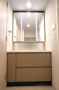 Ｂｒｉｌｌｉａ　ｉｓｔ　上野稲荷町 