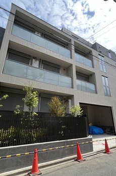 Ｄｕｅ　Ｗｅｓｔ　Ａｚａｂｕ　Ｈｏｕｓｅ 