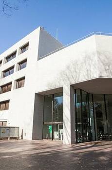 Ｔｈｅ　Ｕｐｐｅｒ　Ｈｏｕｓｅ 