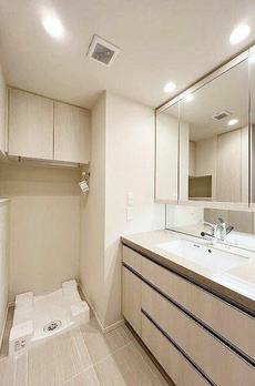 ＭＩＤ　ＴＯＷＥＲ　ＧＲＡＮＤ 