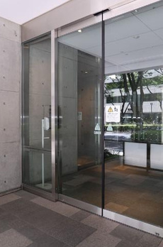 表参道ヒルズ　ゼルコバテラス　イースト 
