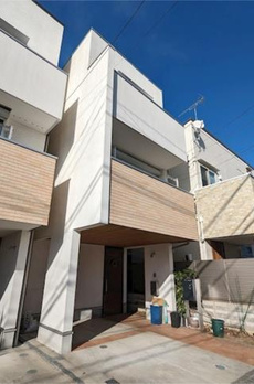祖師谷４丁目３階建戸建 