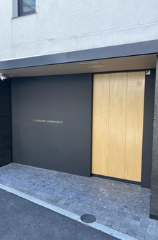 Ｔ’ｓ　ＳＱＵＡＲＥ　ＫＡＧＵＲＡＺＡＫＡ 