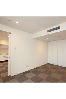 ＨＵＮＤＲＥＤ　ＳＴＡＹ　ＲＥＳＩＤＥＮＣＥ 