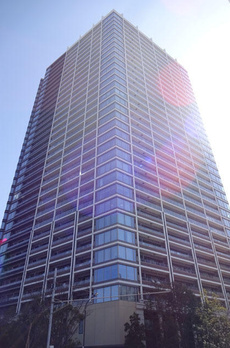 ＧＬＯＢＡＬ　ＦＲＯＮＴ　ＴＯＷＥＲ（０１２５２５） 