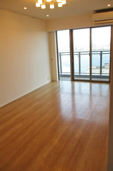 ＧＬＯＢＡＬ　ＦＲＯＮＴ　ＴＯＷＥＲ（０１２５２５） 