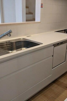 祖師谷４丁目３階建戸建 