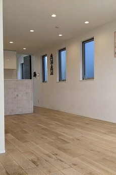 祖師谷４丁目３階建戸建 