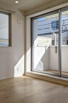 祖師谷４丁目３階建戸建 