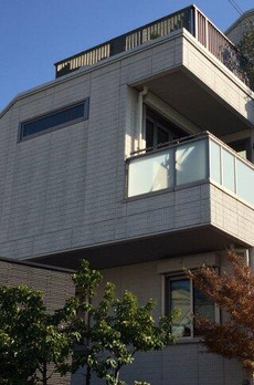 Ｒｏｏｆ　Ｔｏｐ　Ｈｏｕｓｅ　Ｂｒｅｅｚｅ 