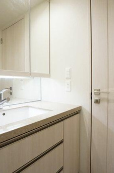 ＭＩＤ　ＴＯＷＥＲ　ＧＲＡＮＤ 
