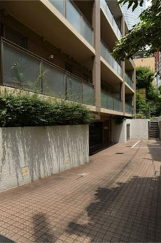 Ｂｏｎｄ　Ｈｏｕｓｅ　Ｍｏｔｏａｚａｂｕ　（ボンドハウスニシアザブ） 
