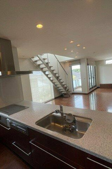 Ｒｏｏｆ　Ｔｏｐ　Ｈｏｕｓｅ　Ｂｒｅｅｚｅ 