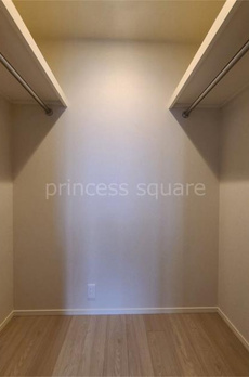 ＭＩＤ　ＴＯＷＥＲ　ＧＲＡＮＤ 