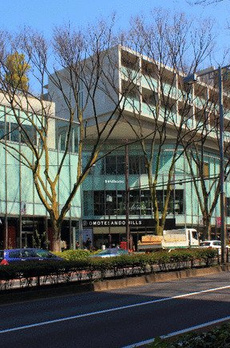 表参道ヒルズゼルコバテラスＷ 