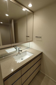 ＭＩＤ　ＴＯＷＥＲ　ＧＲＡＮＤ 
