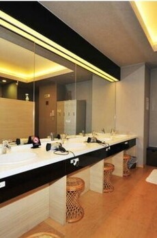 ファーストリアルタワー新宿 