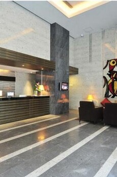 ファーストリアルタワー新宿 