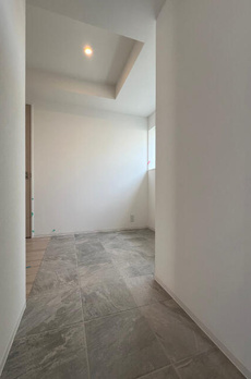ＬＯＧＧＩＡ　ＳＨＩＲＯＫＡＮＥ 