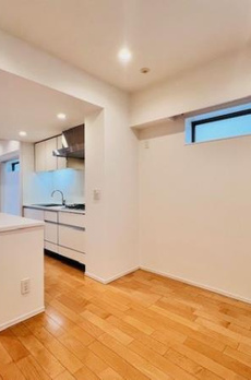 アパートメンツ三田 